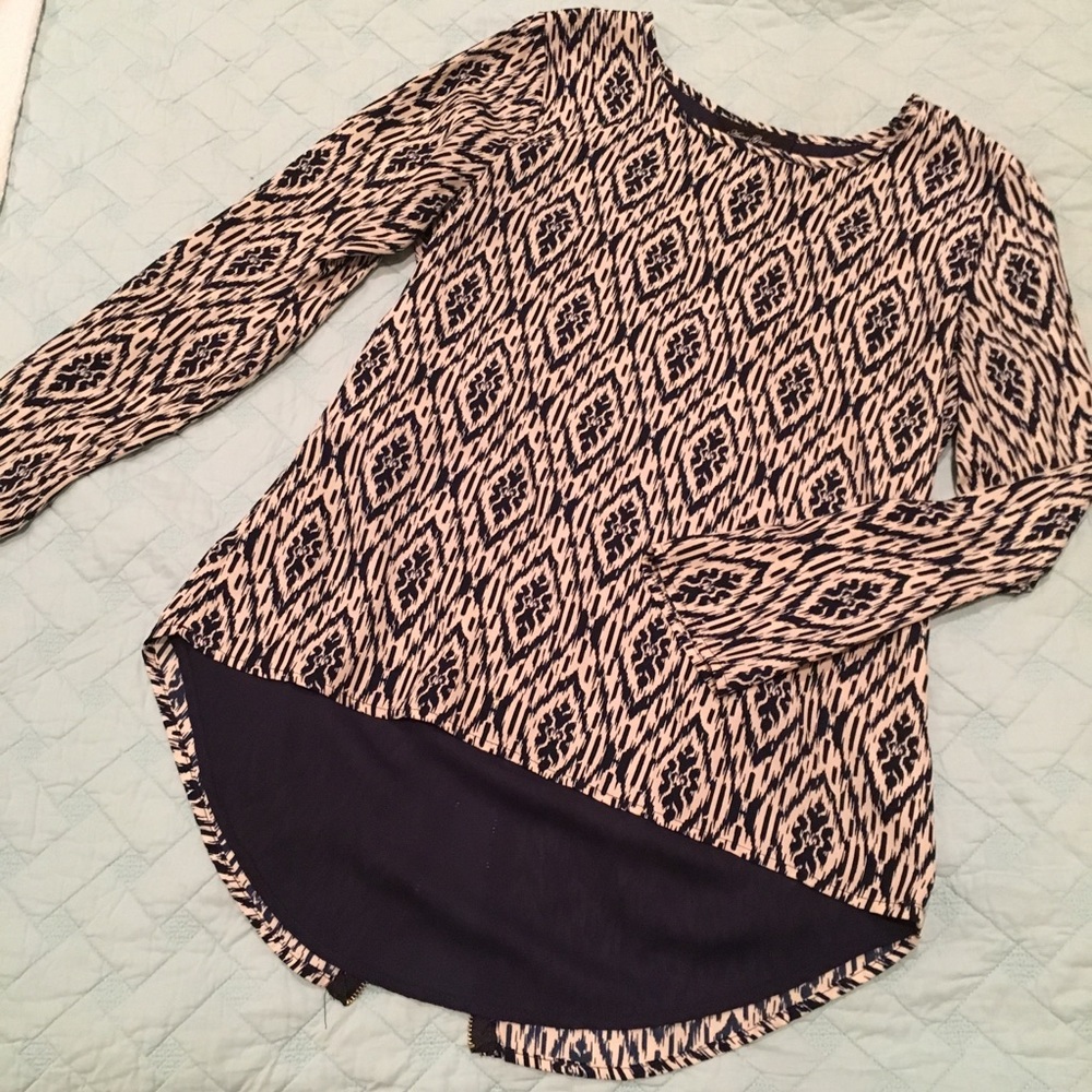 Hi-low Navy Ikat top w/ zipper, Size M